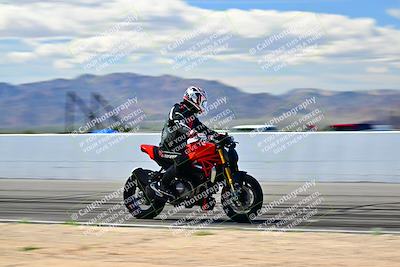 media/Mar-25-2024-Moto Forza (Mon) [[8d4319bd68]]/4-Novice Group/Session 4 Front Straight Speed Pans/
